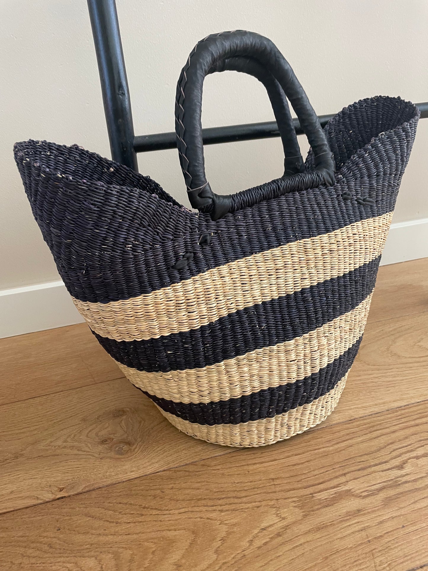 Bolga straw basket blue/natural