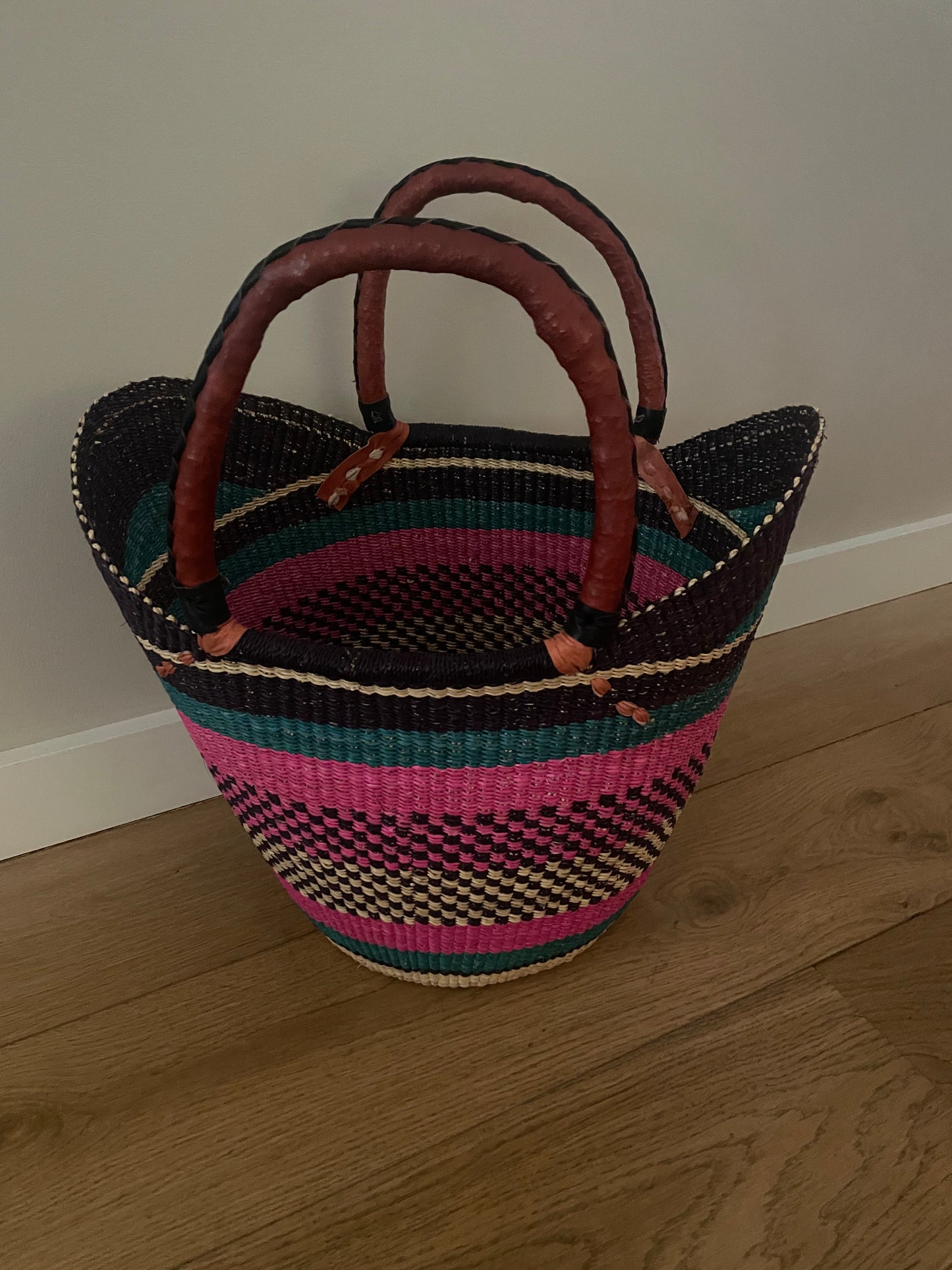 Bolga straw basket blue/natural