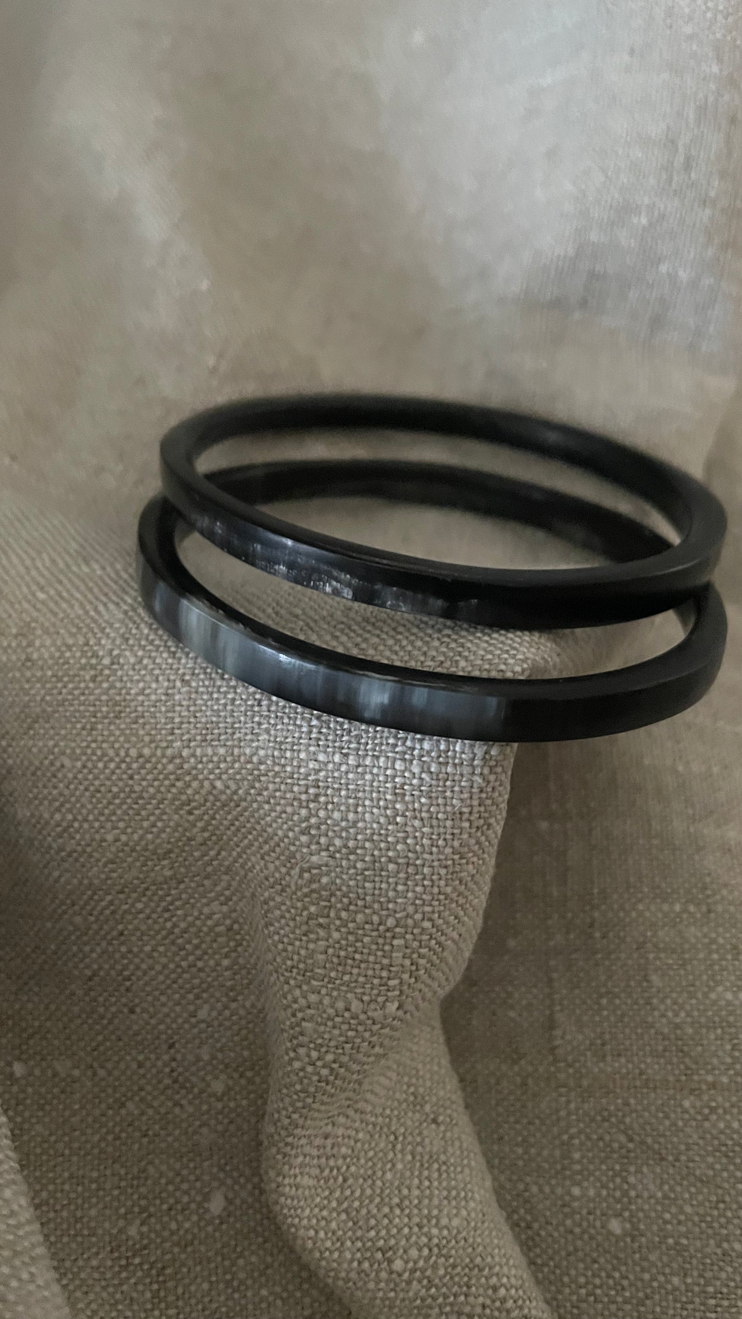 Cow horn narrow bracelet