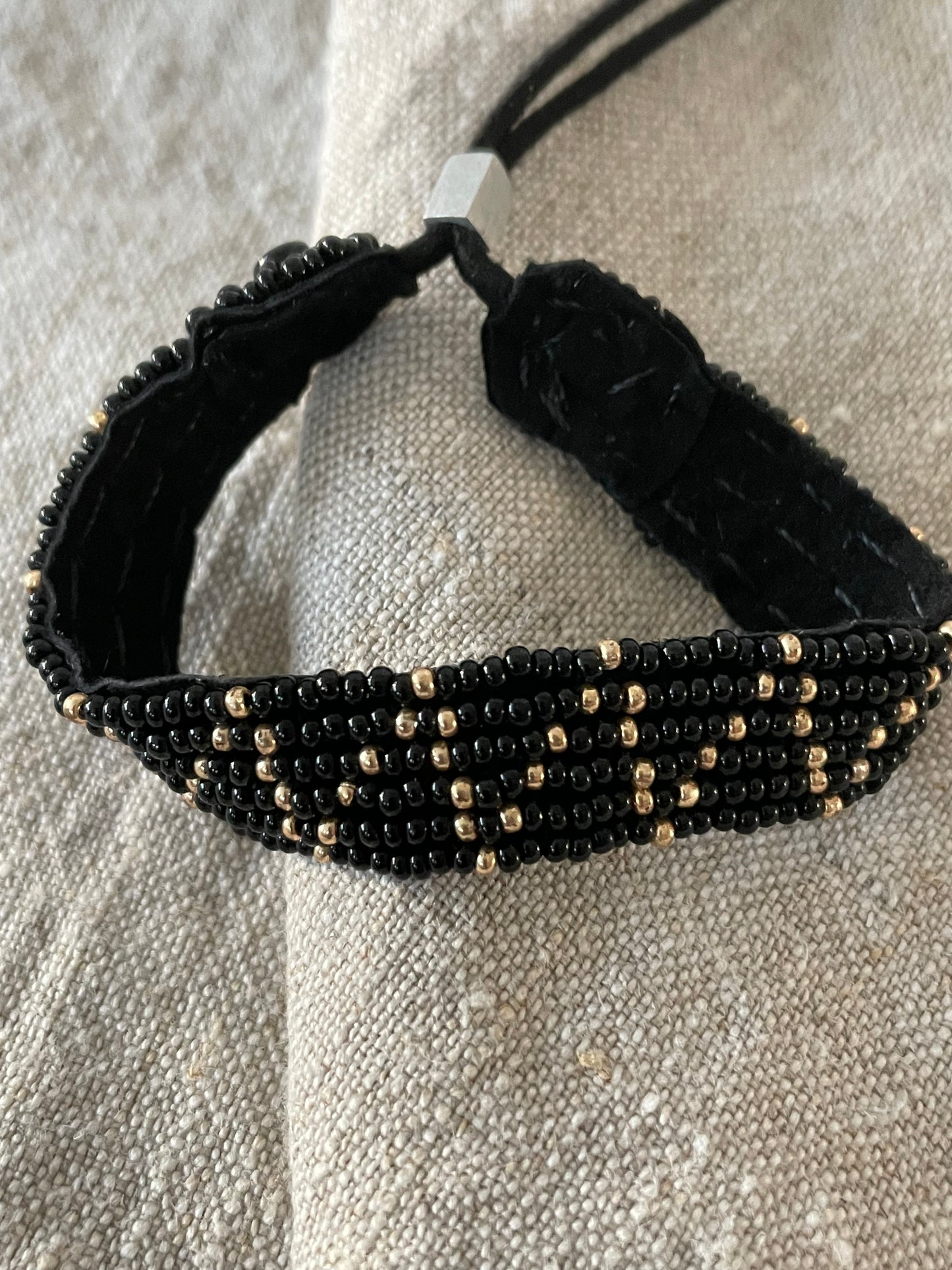 Zigzag bracelet on suede