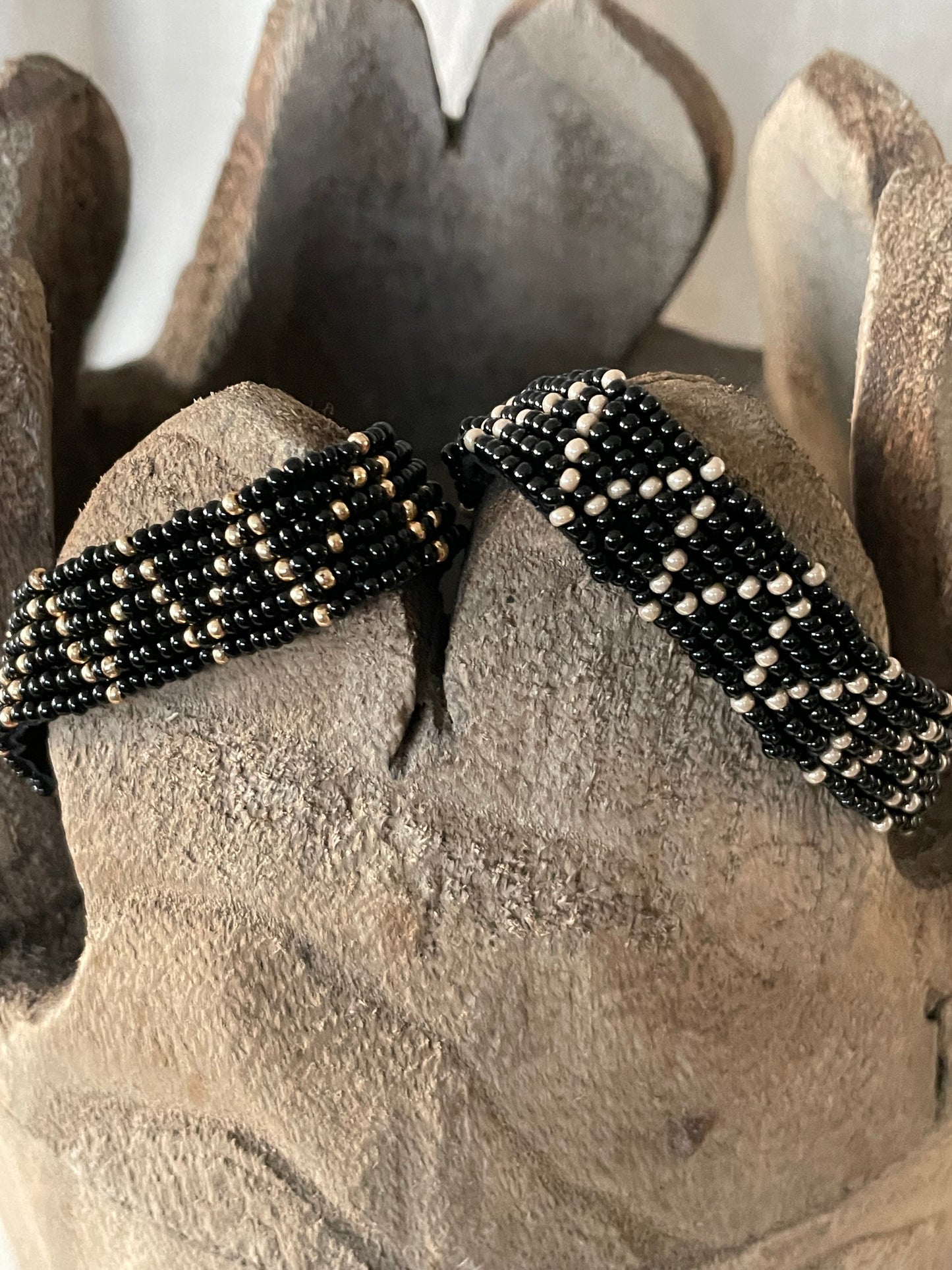 Zigzag bracelet on suede