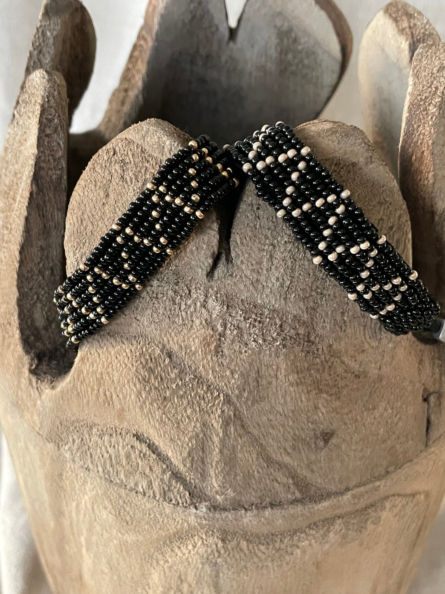 Zigzag bracelet on suede