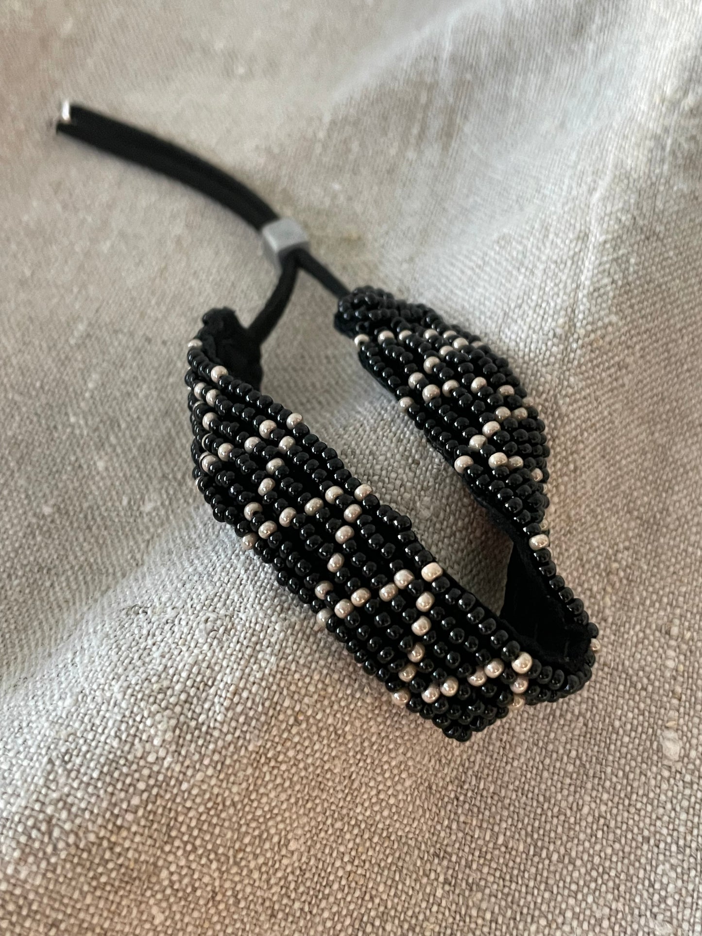 Zigzag bracelet on suede