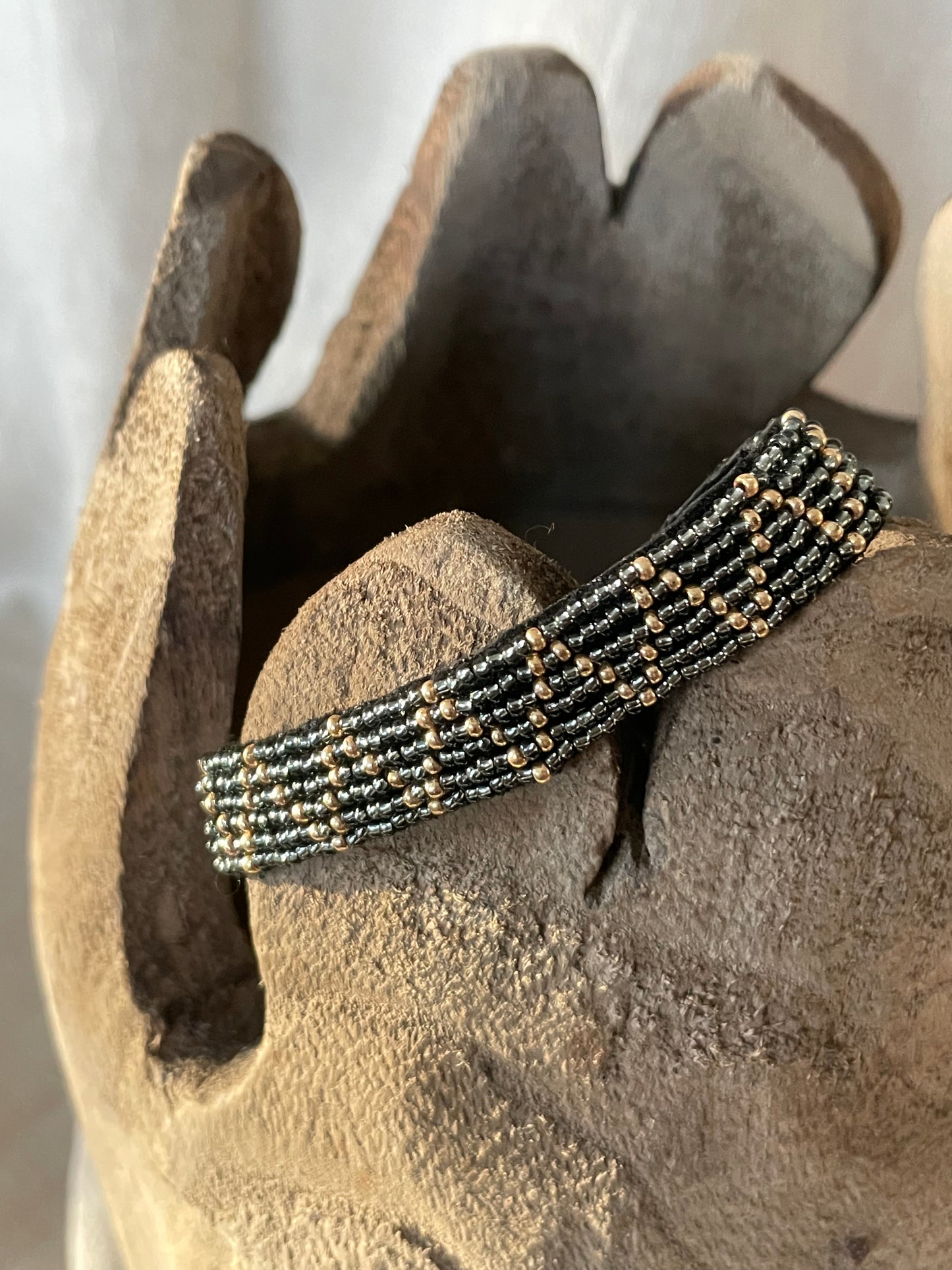 Zigzag bracelet on suede