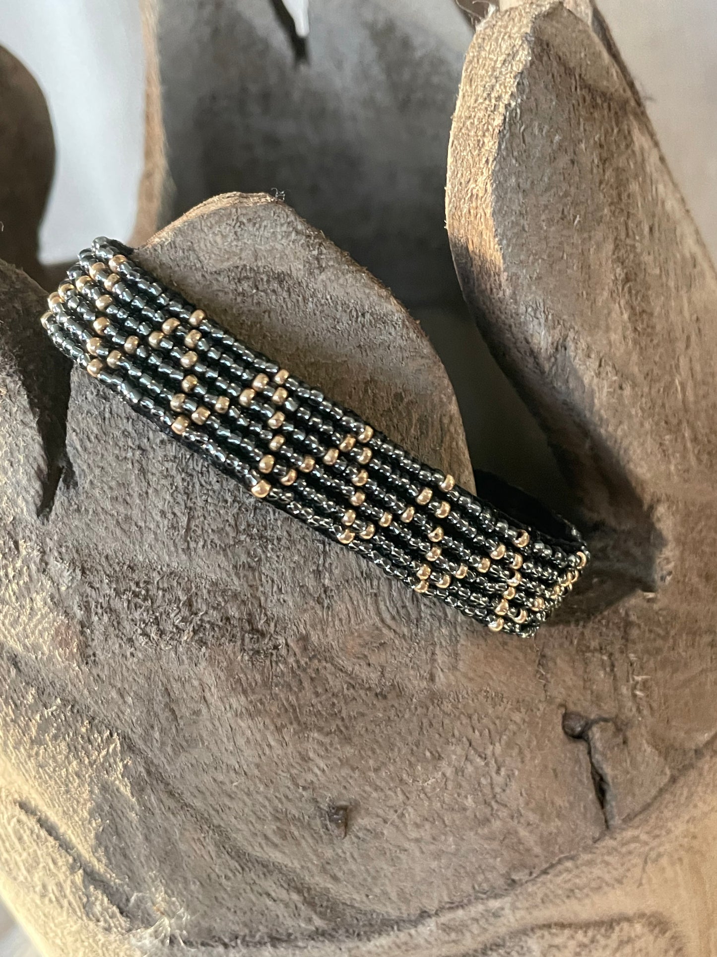 Zigzag bracelet on suede