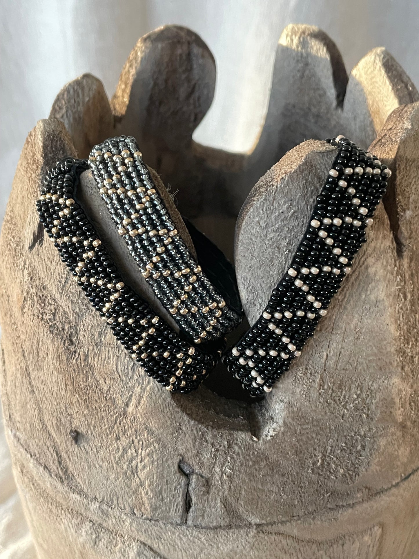 Zigzag bracelet on suede