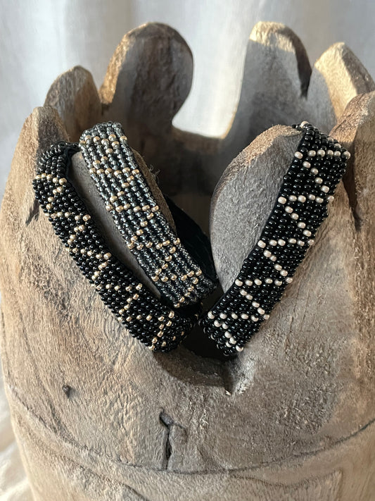 Zigzag armband op suede