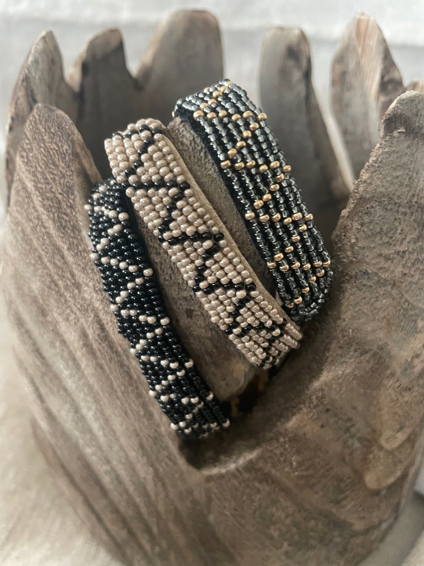 Zigzag bracelet on suede