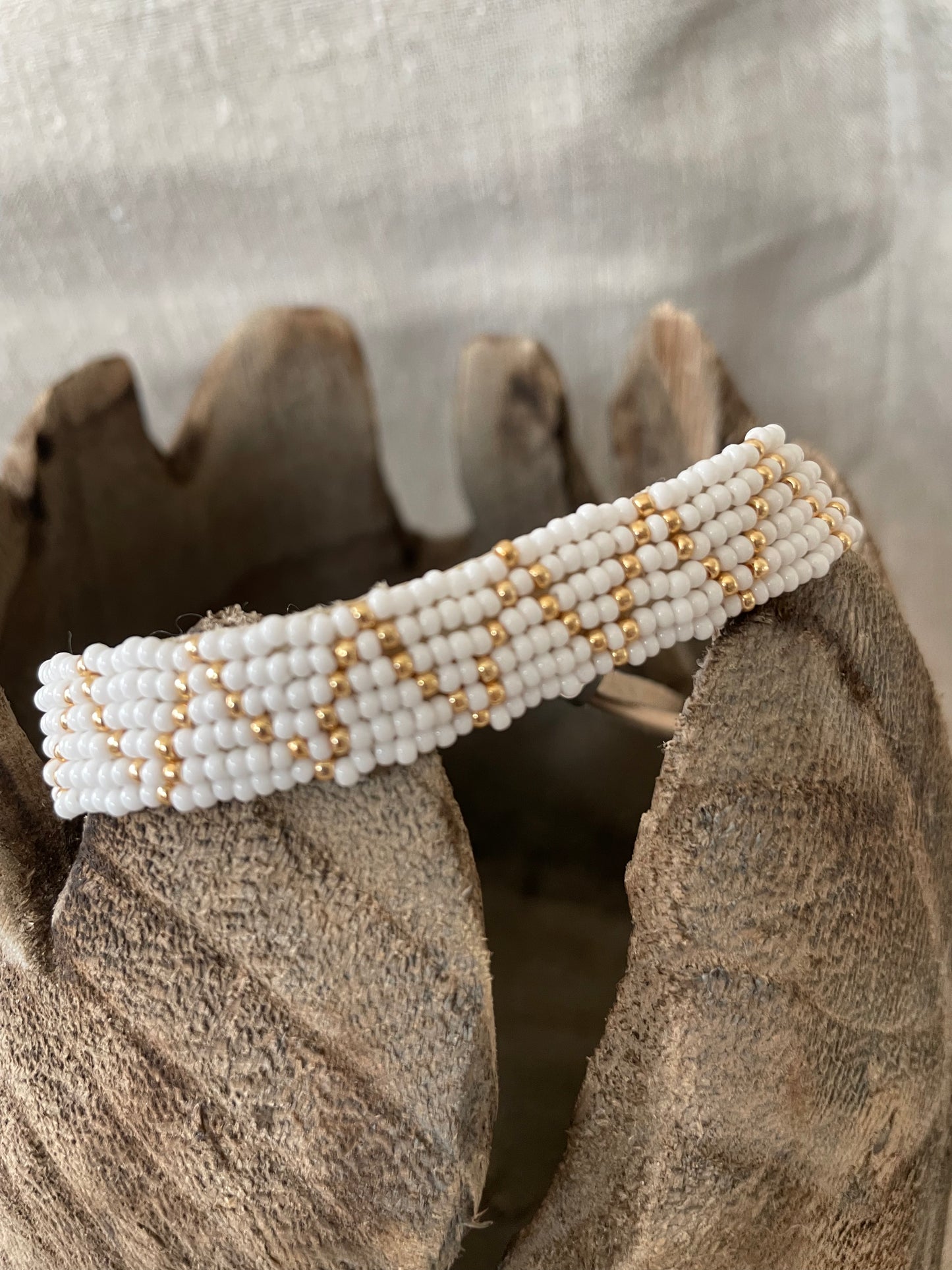 Zigzag bracelet on suede