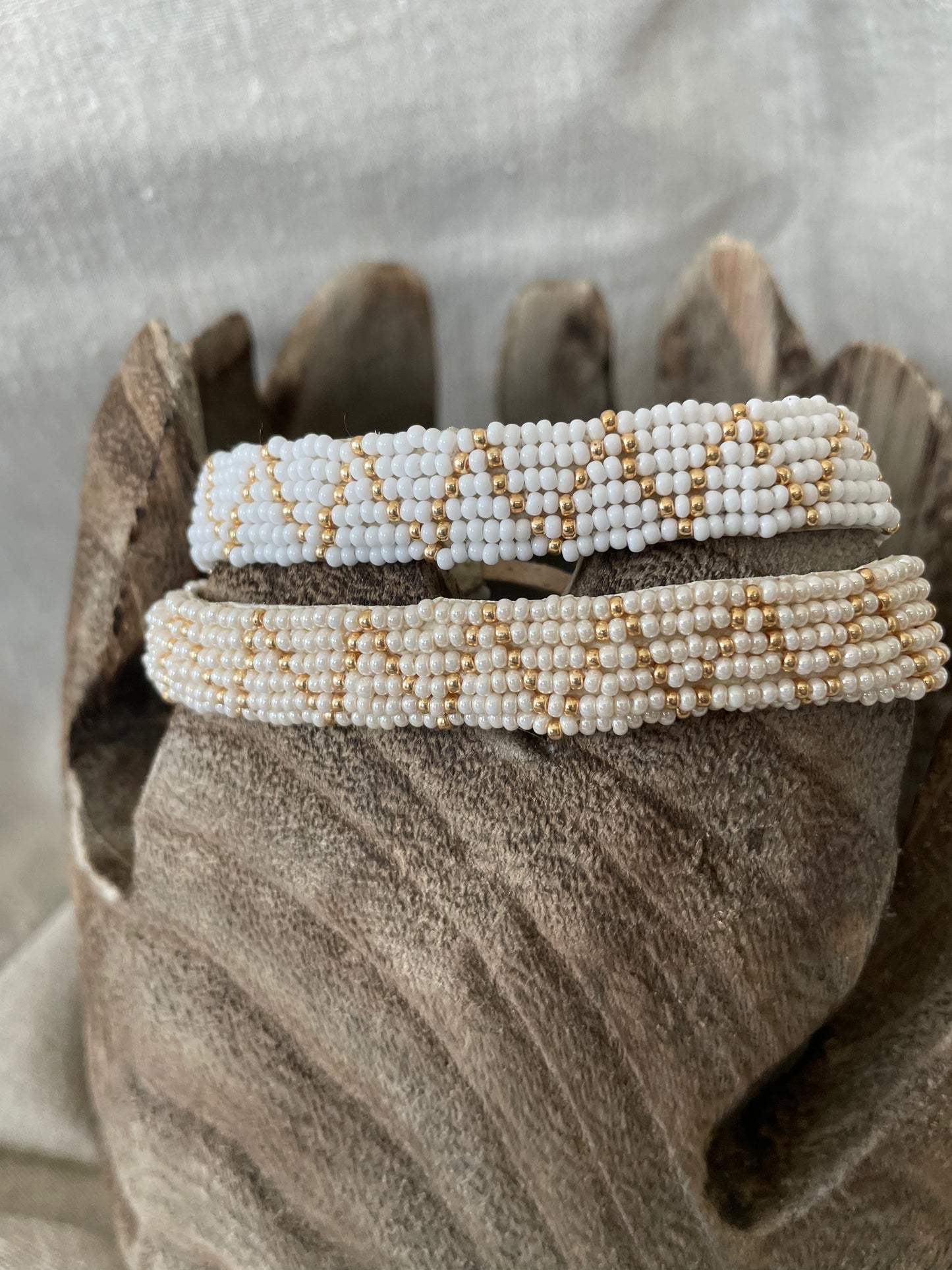 Zigzag bracelet on suede