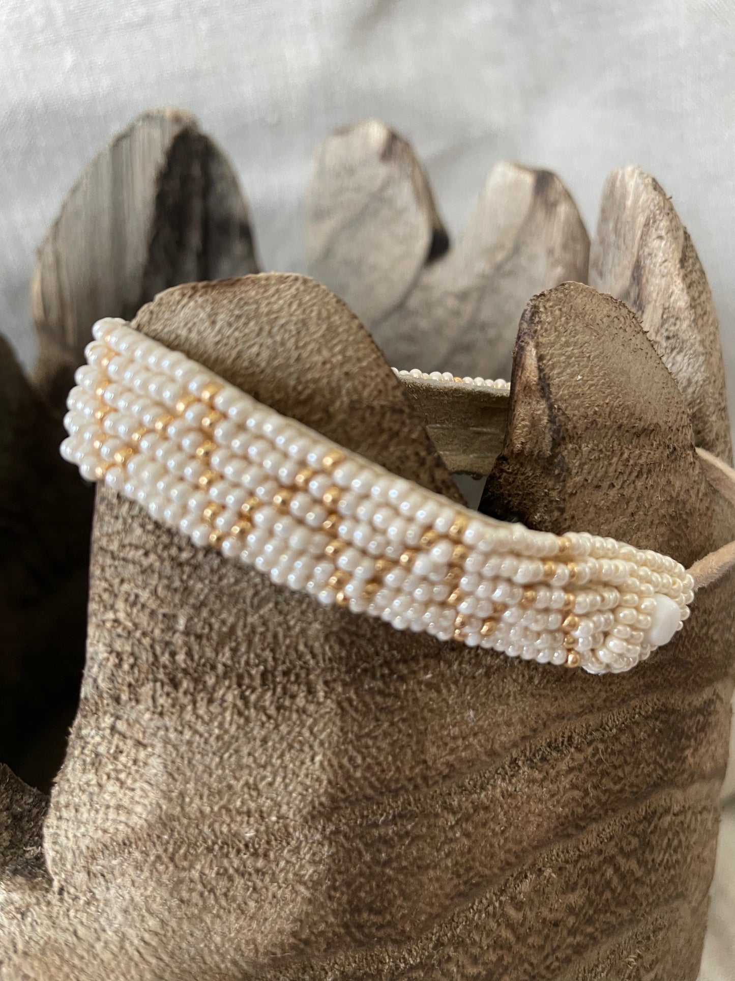 Zigzag bracelet on suede