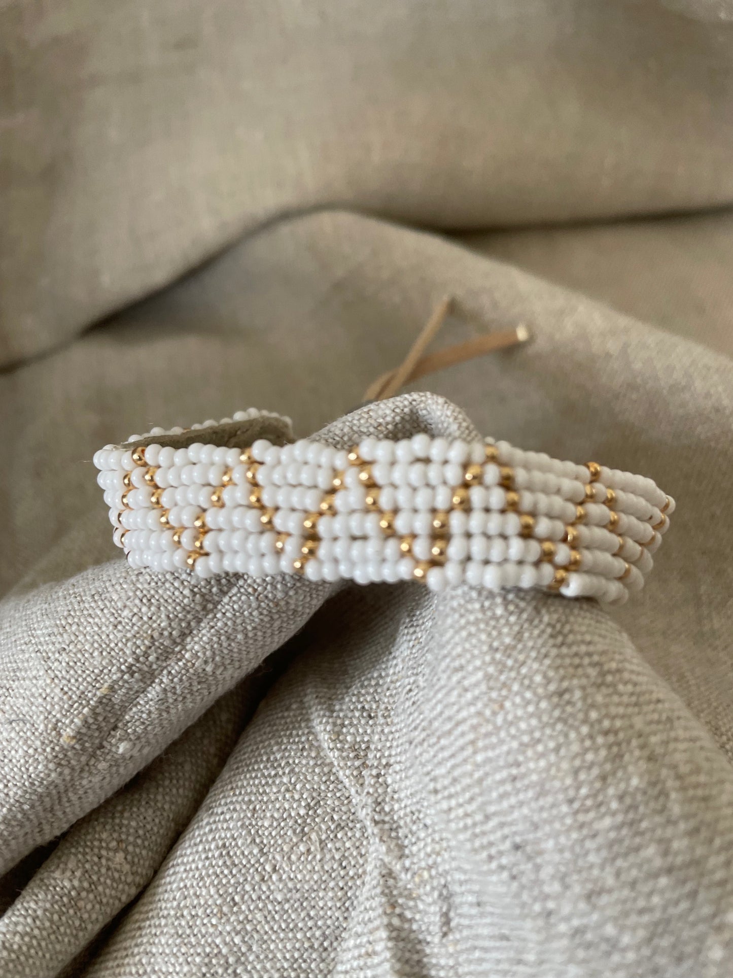 Zigzag bracelet on suede