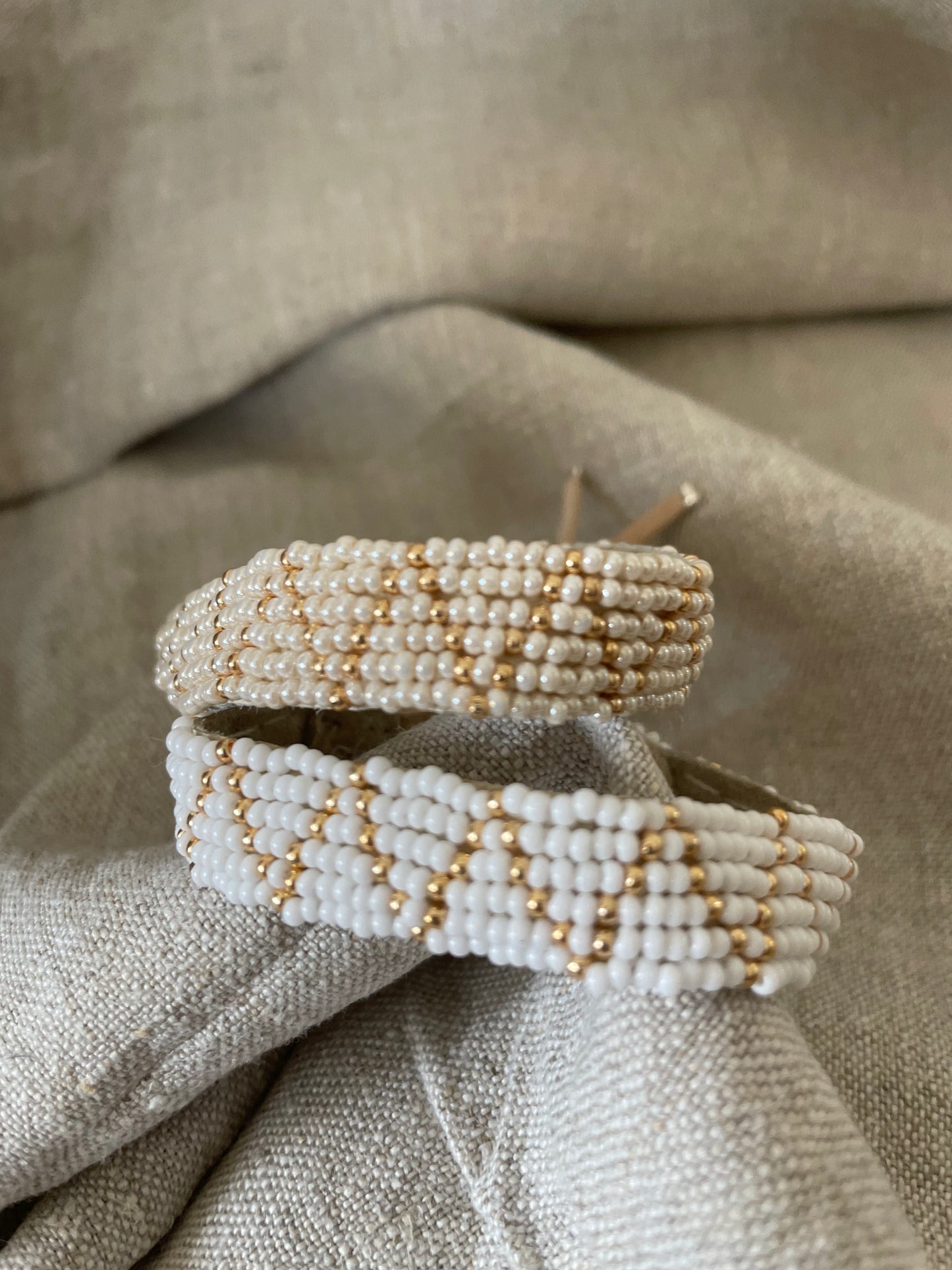 Zigzag bracelet on suede