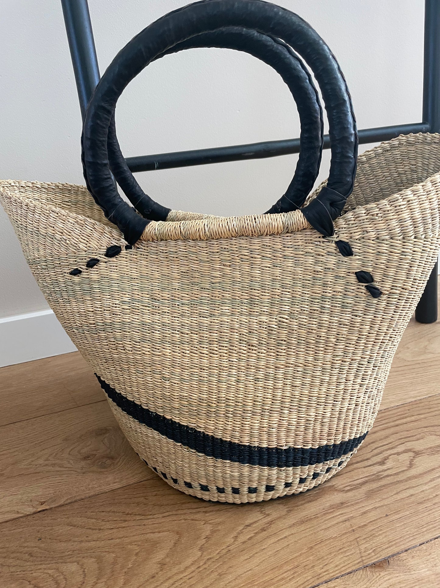 Bolga straw basket blue/natural
