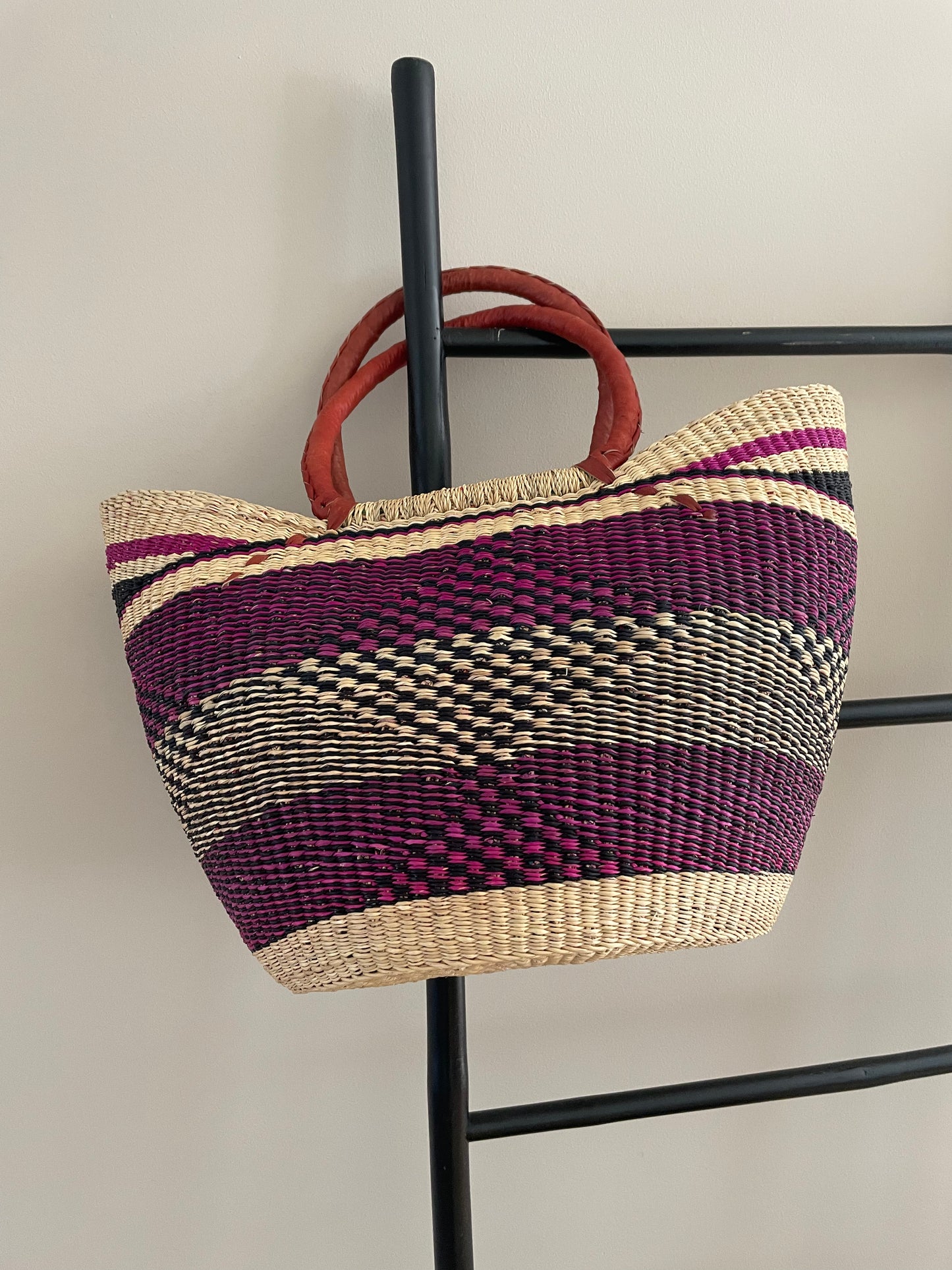 Bolga straw basket blue/natural