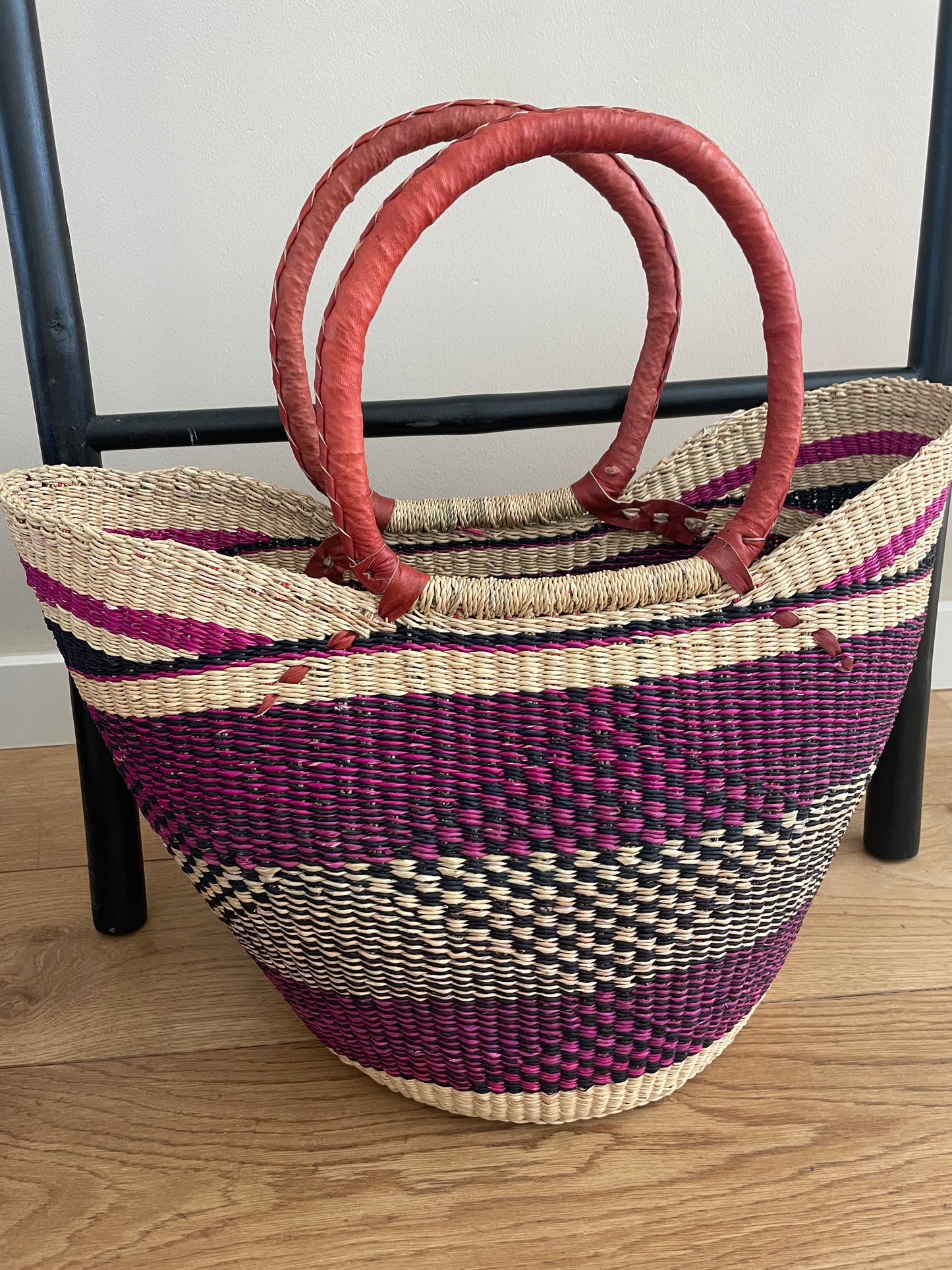 Bolga straw basket blue/natural