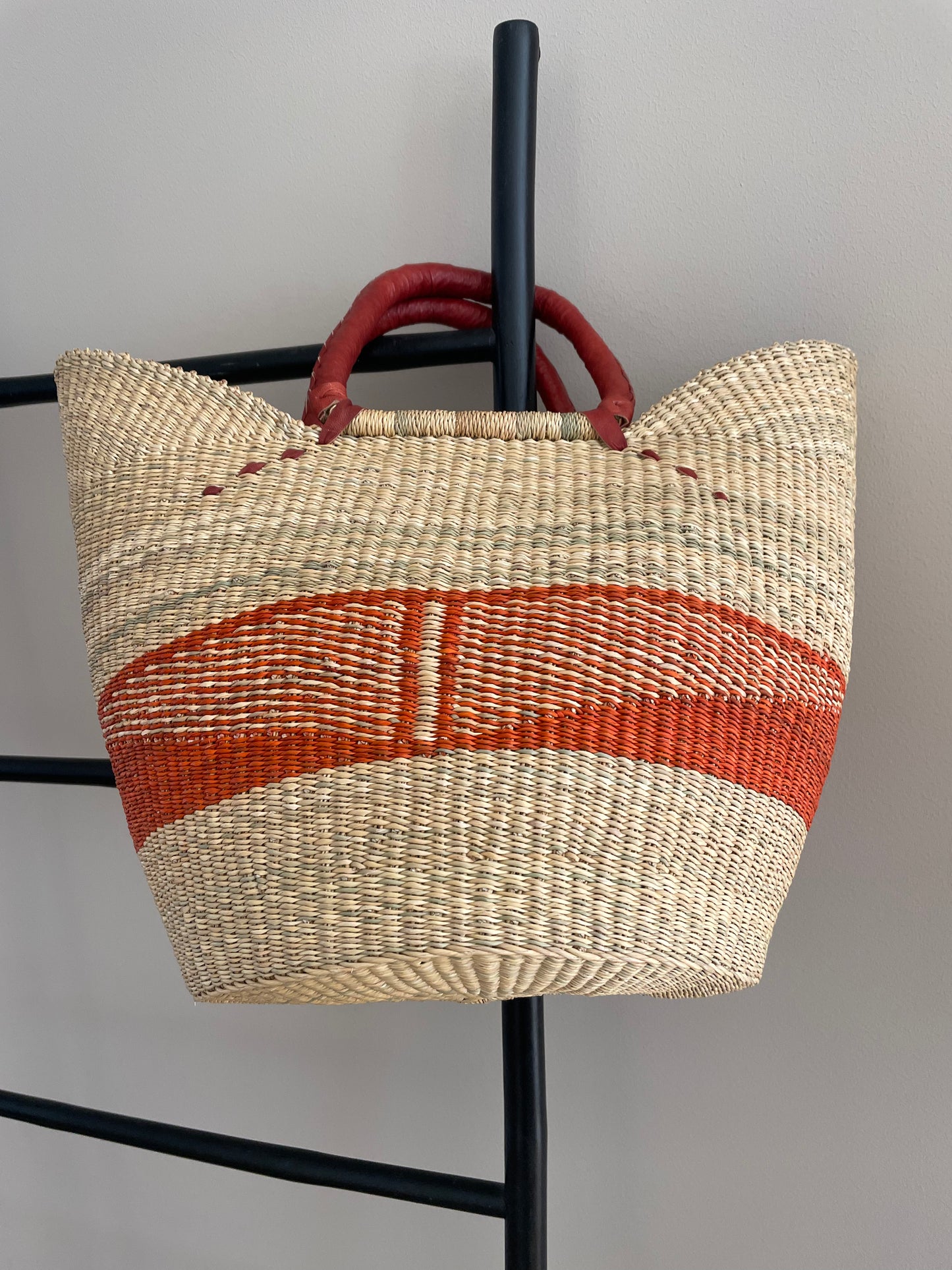 Bolga straw basket blue/natural