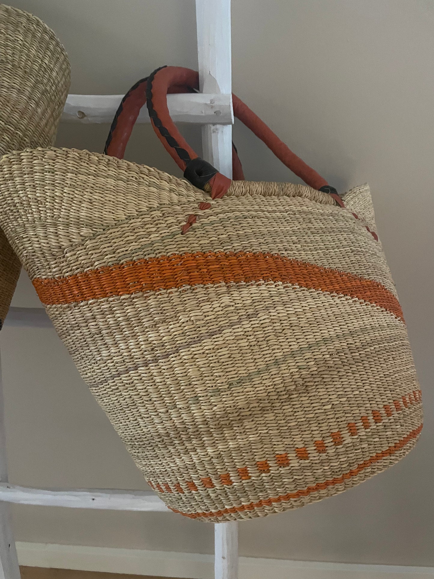 Bolga straw basket blue/natural