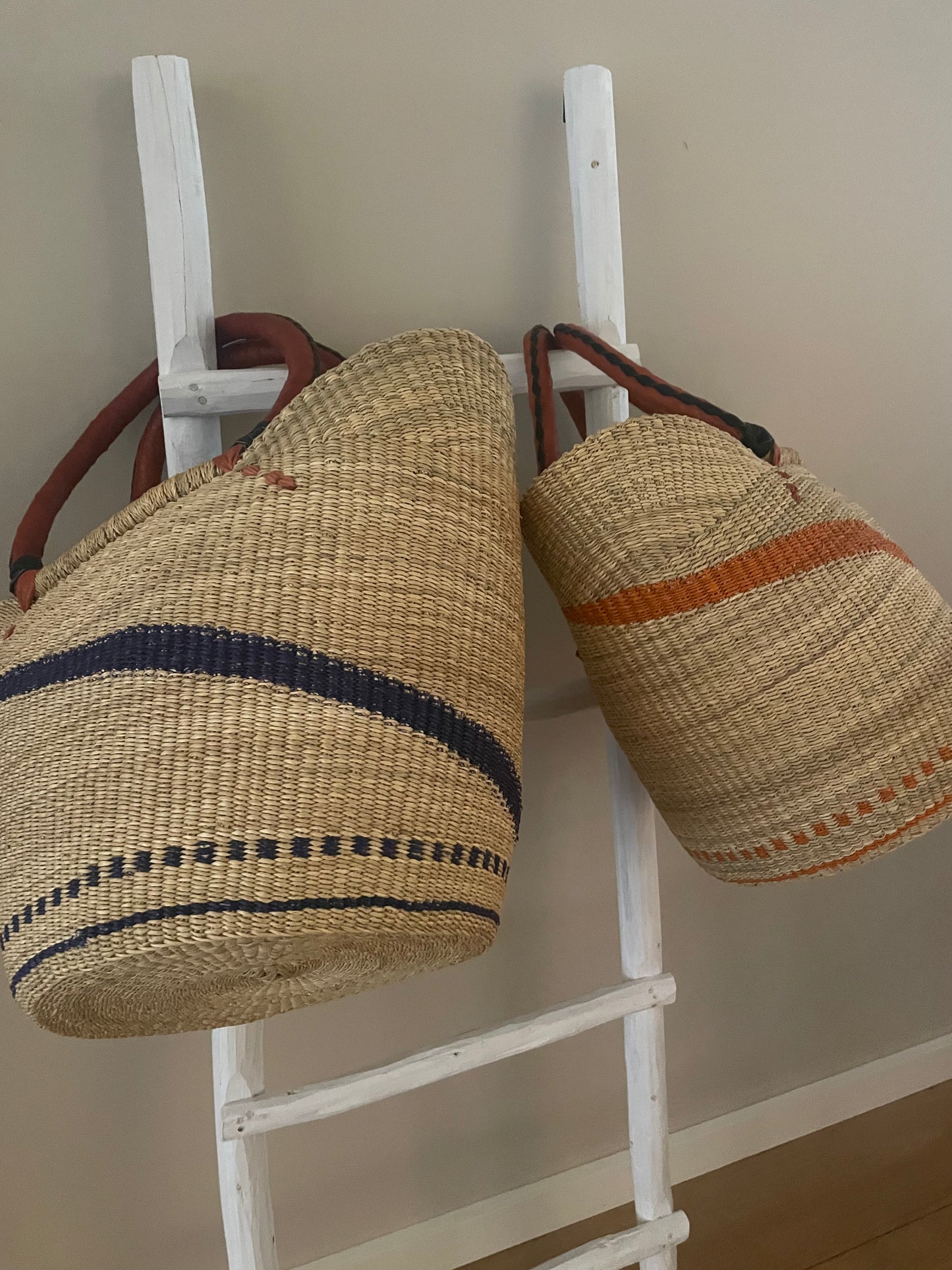 Bolga straw basket blue/natural