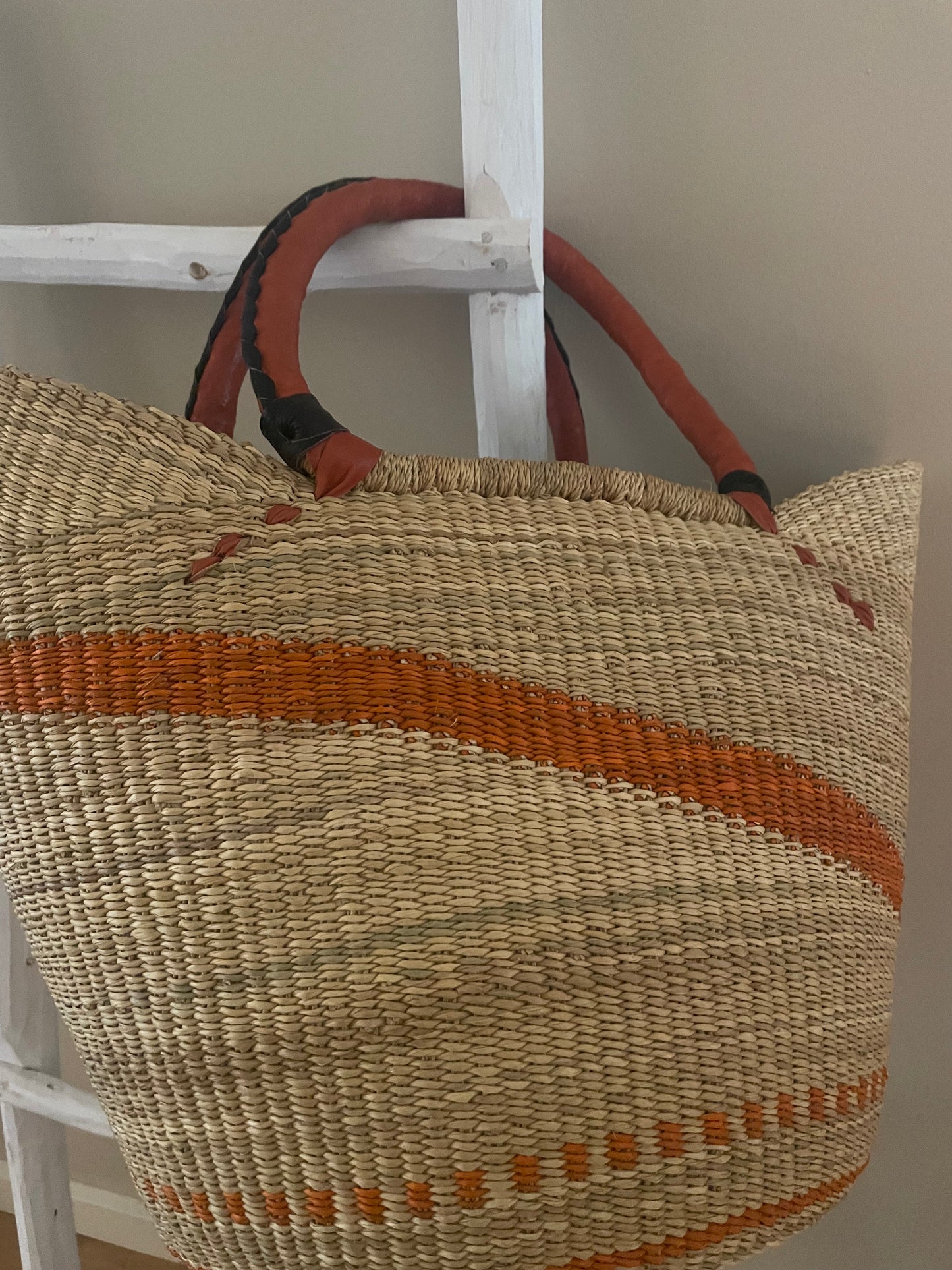 Bolga straw basket blue/natural