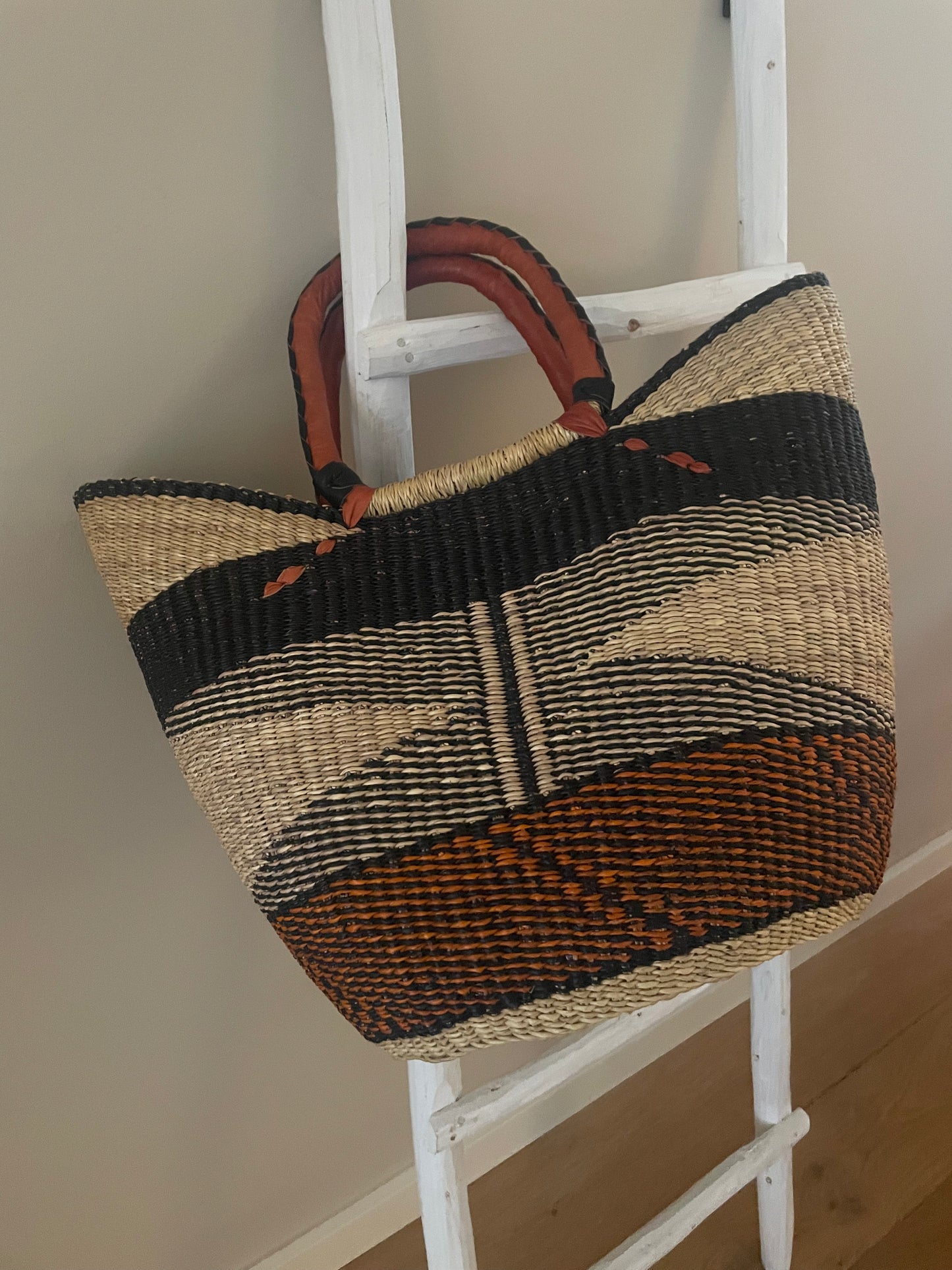 Bolga straw basket blue/natural