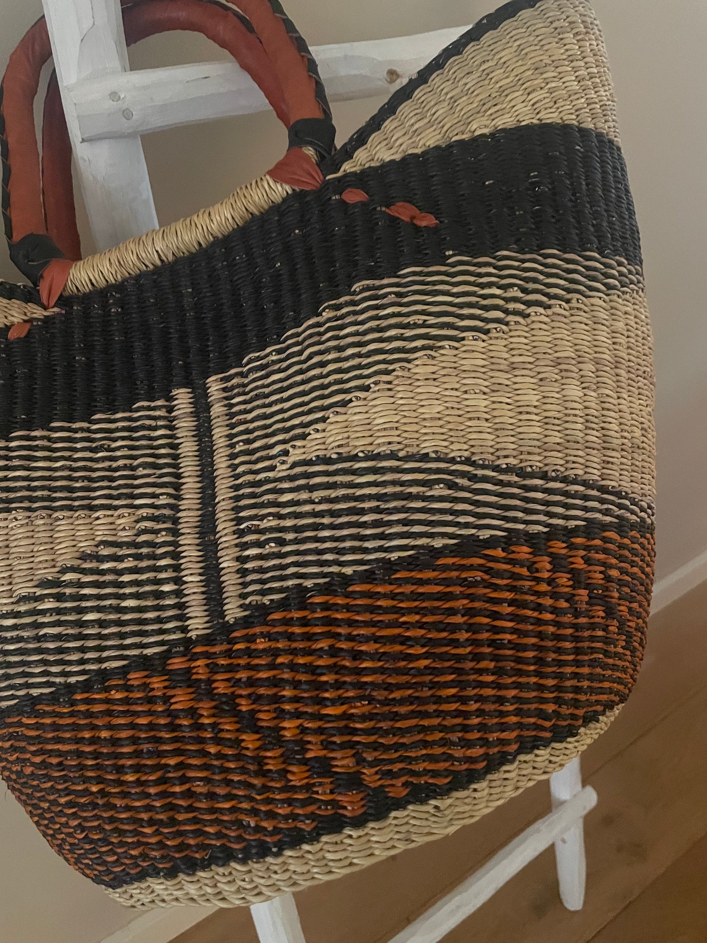 Bolga straw basket blue/natural