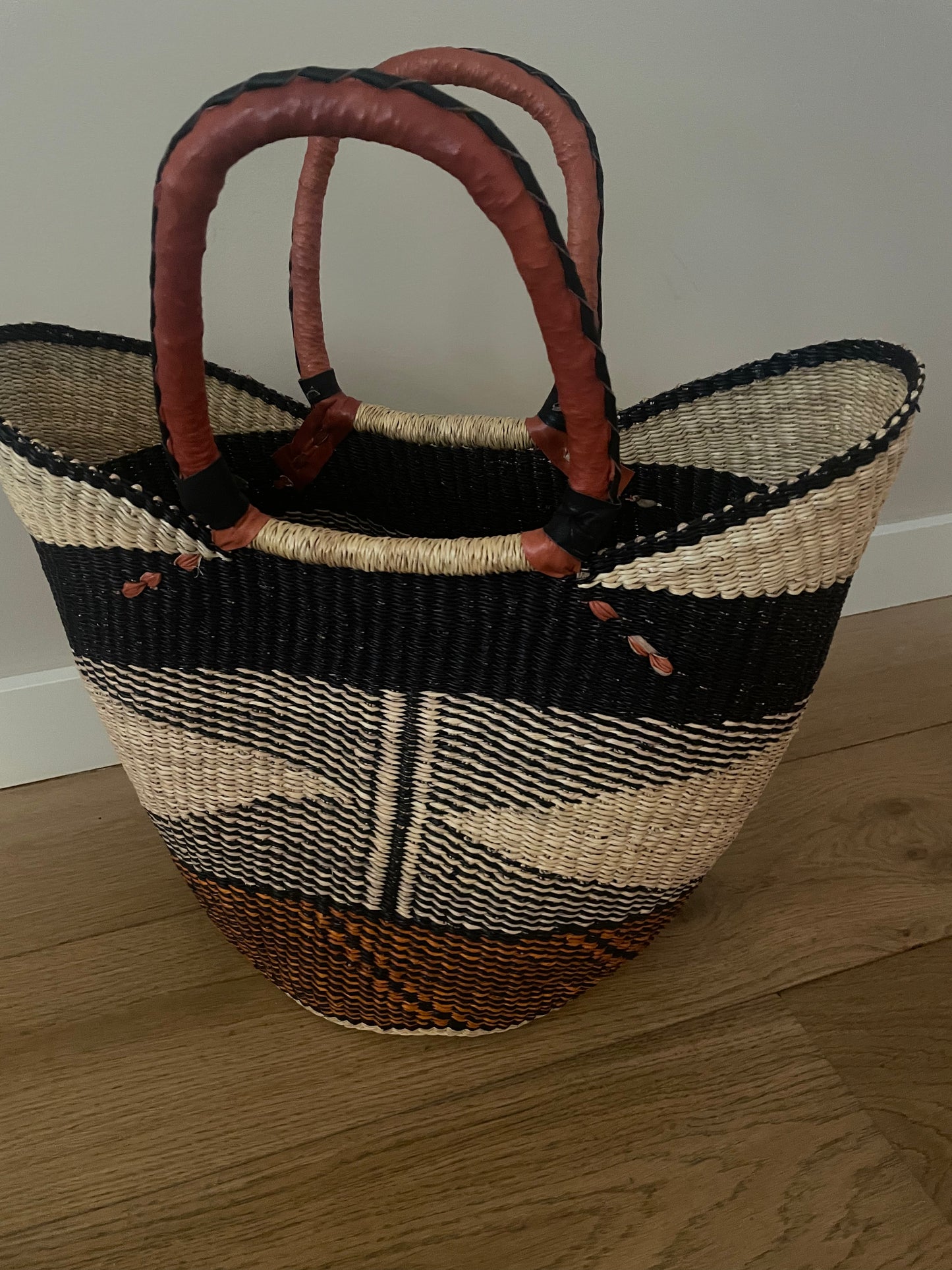 Bolga straw basket blue/natural