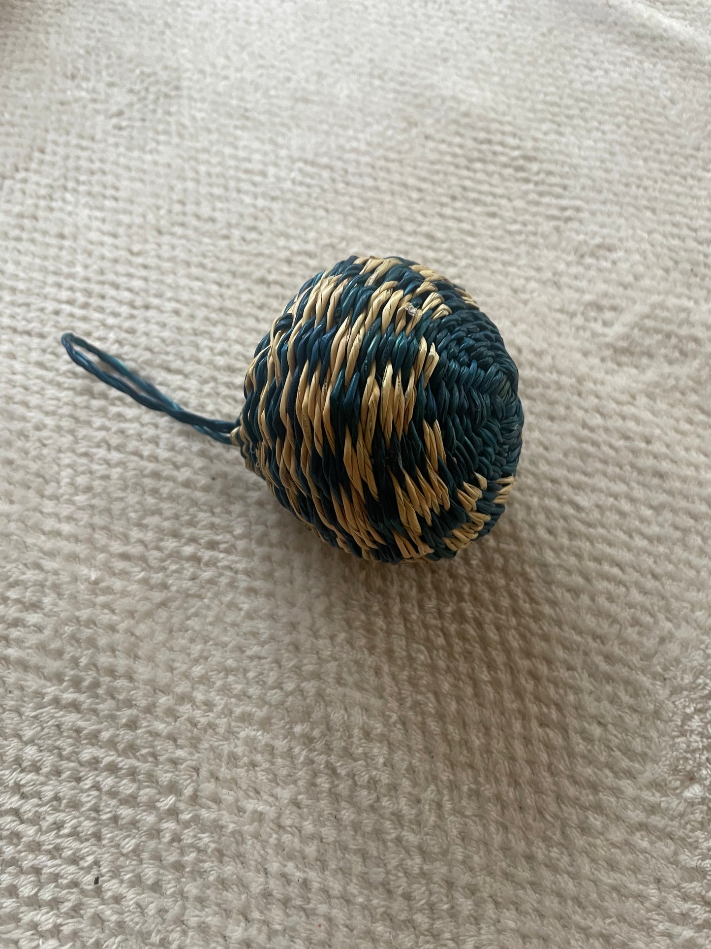 Bolga straw basket blue/natural