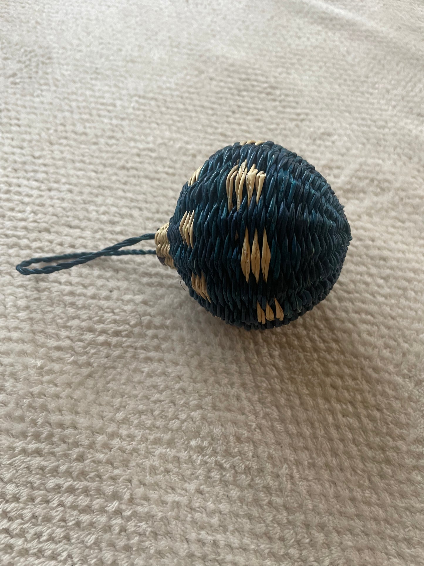 Bolga straw basket blue/natural