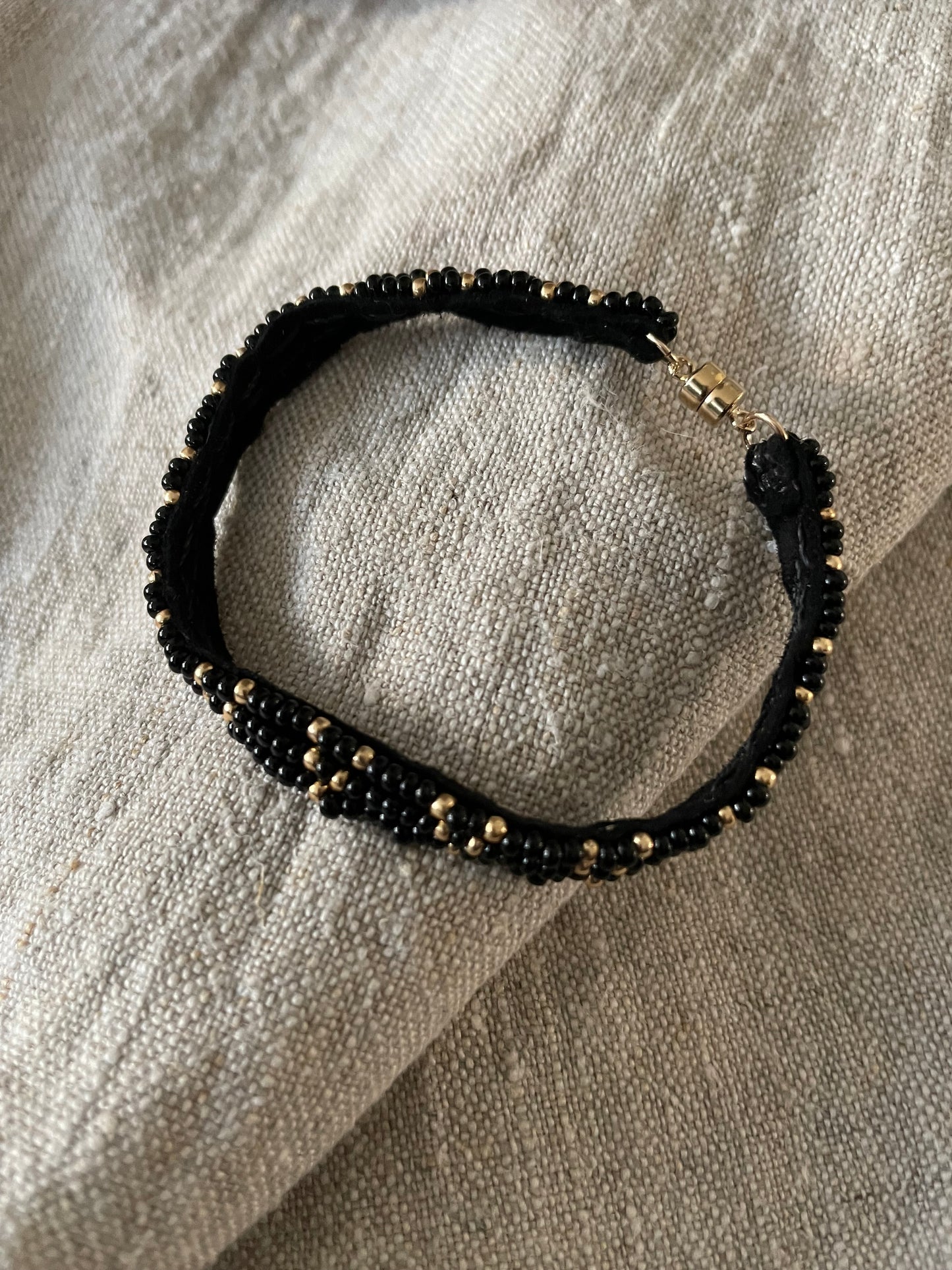 Pembetatu bracelet black