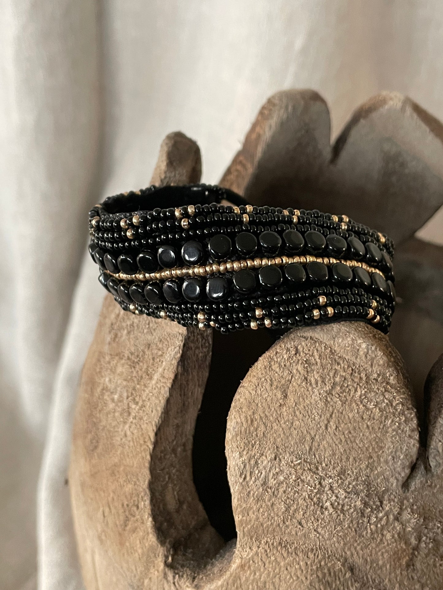 Narrow Leather bracelet black/gold